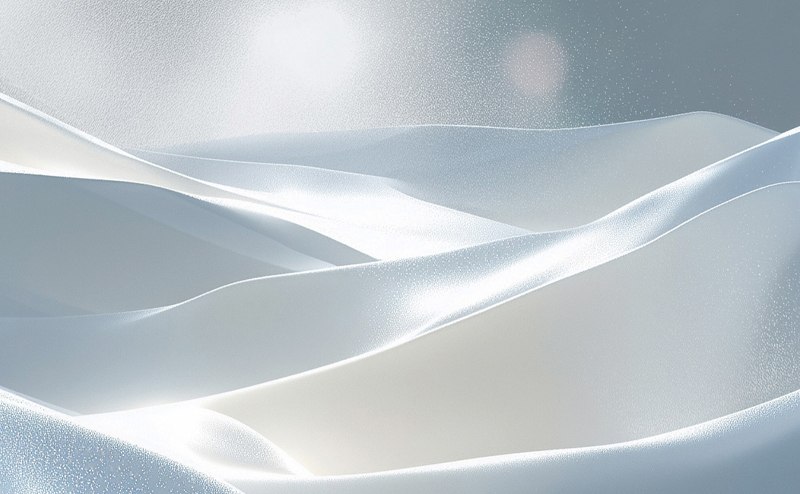 Sculpted by Light with Xirallic® NXT Leopard White