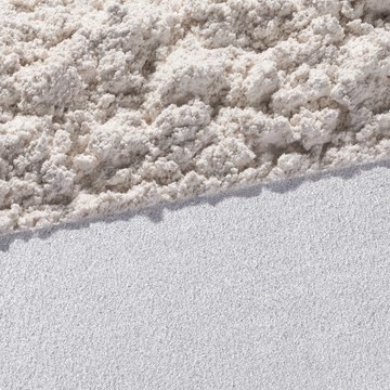 Timiron&#174; Super Silver masstone, silver, 10-100&#160;&#956;m particle size distribution